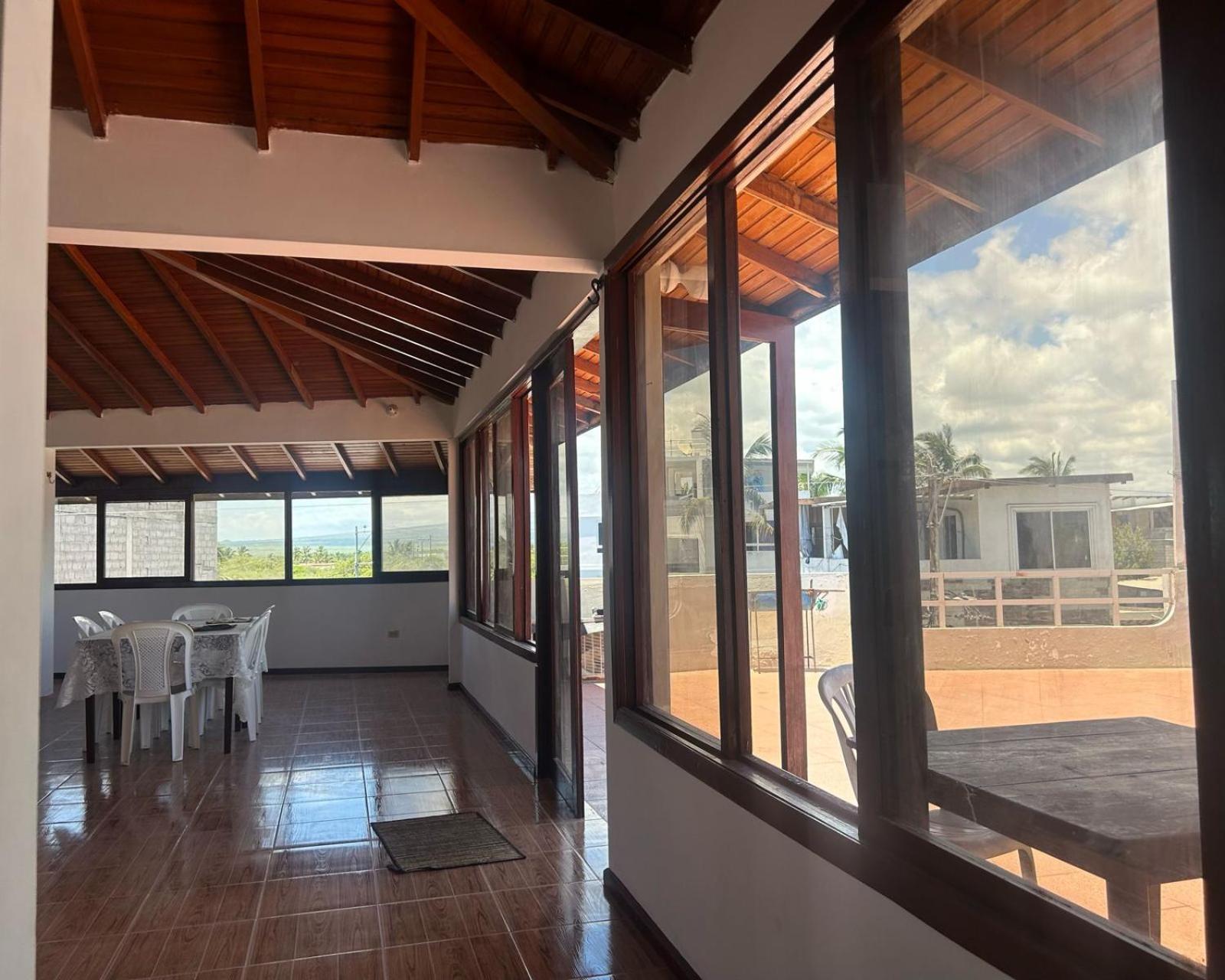 Hotel Isla Del Descanso Puerto Villamil Buitenkant foto